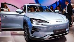 BYD của Trung Quốc bám sát Tesla trong cuộc đua xe điện BYD của Trung Quốc bám sát Tesla trong cuộc đua xe điện
