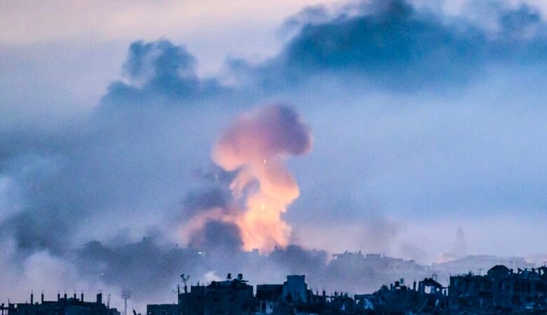 Giao tranh tiếp diễn ở Gaza khi lệnh ngừng bắn bị hoãn cho đến ít nhất là thứ Sáu Giao tranh tiếp diễn ở Gaza khi lệnh ngừng bắn bị hoãn cho đến ít nhất là thứ Sáu