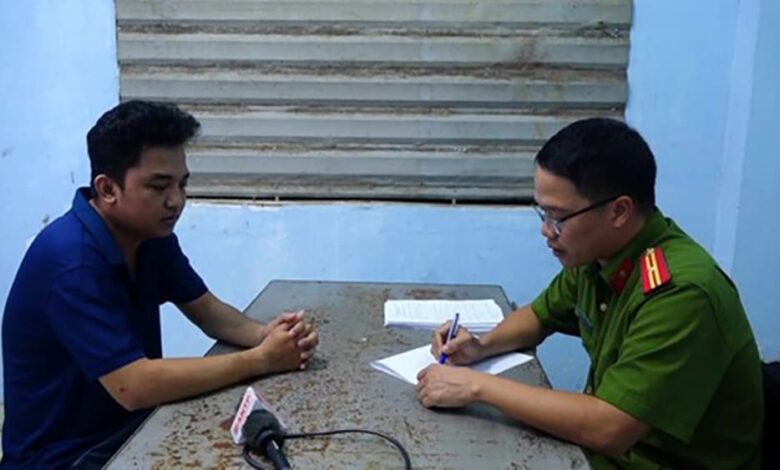 Phá vỡ đường dây sản xuất “sỉ và lẻ” các loại bằng đại học, giấy phép lái xe Phá vỡ đường dây sản xuất “sỉ và lẻ” các loại bằng đại học, giấy phép lái xe