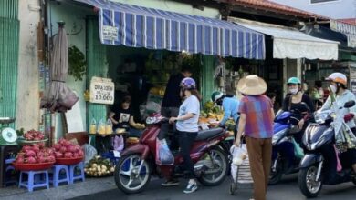 Sài Gòn đã thành một cái chợ, chợ truyền thống ế là phải