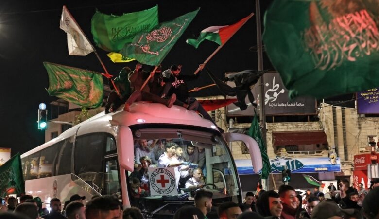 Israel, Hamas lo ngại về danh sách người sắp được trả tự do Israel, Hamas lo ngại về danh sách người sắp được trả tự do