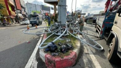 Chùm đèn chiếu sáng ở ngã tư Hàng Xanh rơi từ độ cao khoảng 20m