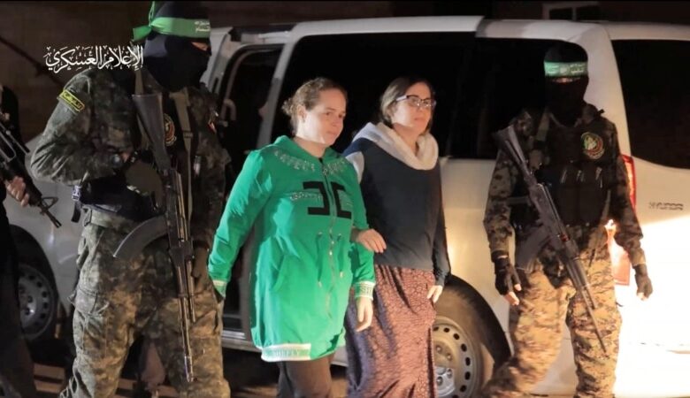Hamas thả thêm 8 con tin giữa lúc đàm phán tiếp diễn để gia hạn ngưng bắn Hamas thả thêm 8 con tin giữa lúc đàm phán tiếp diễn để gia hạn ngưng bắn