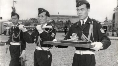 Ấn Hoàng Đế Chi Bảo hồi hương: tại sao không kiện đòi lại mà phải mua?