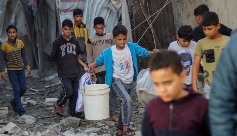 Lực lượng Israel giao tranh với Hamas ở miền nam Gaza, thường dân tìm nơi trú ẩn