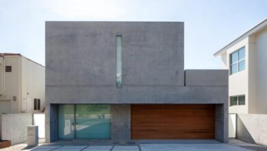 Kanye West selling m Malibu mansion for bizarre reason