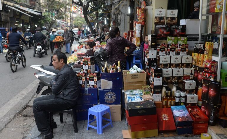 Tết bao cấp: Dĩa lạp xưởng xuyên thấu Tết bao cấp: Dĩa lạp xưởng xuyên thấu
