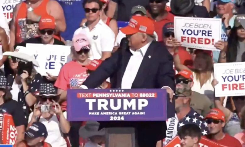 Ông Trump bị thương, dường như bị ám sát hụt, một người tham dự mít-tinh và nghi phạm đã chết Ông Trump bị thương, dường như bị ám sát hụt, một người tham dự mít-tinh và nghi phạm đã chết