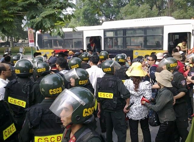 Việt Nam bị kiểm soát bởi Quân Đội và Công An, khối dân sự chết? Việt Nam bị kiểm soát bởi Quân Đội và Công An, khối dân sự chết?