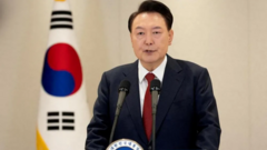 Hàn Quốc ban hành lệnh bắt Tổng thống bị luận tội Yoon Suk-yeol Hàn Quốc ban hành lệnh bắt Tổng thống bị luận tội Yoon Suk-yeol