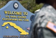 Mỹ cho máy bay quân sự trục xuất di dân tới Vịnh Guantanamo và về Ấn Độ