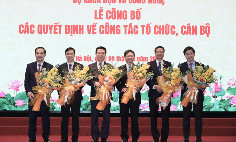 Bộ Khoa học và Công nghệ công bố 130 quyết định về công tác tổ chức, cán bộ Bộ Khoa học và Công nghệ công bố 130 quyết định về công tác tổ chức, cán bộ
