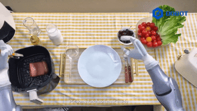 Robot hình người chuẩn bị bữa sáng