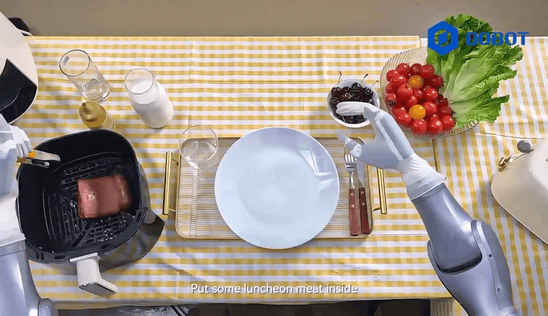 Robot hình người chuẩn bị bữa sáng công phu Robot hình người chuẩn bị bữa sáng công phu