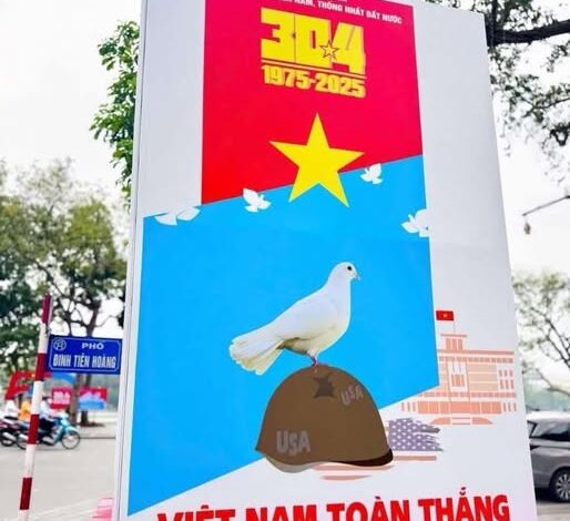Hà Nội tháo bỏ bảng tuyên truyền ‘thắng đế quốc Mỹ’ dịp 30 Tháng Tư