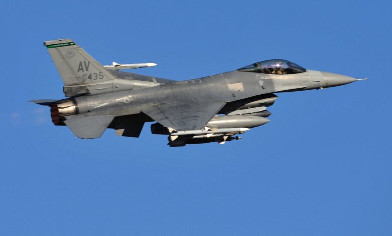 Mua chiến đấu cơ F-16 của Mỹ có thể thay đổi Việt Nam như thế nào? Mua chiến đấu cơ F-16 của Mỹ có thể thay đổi Việt Nam như thế nào?