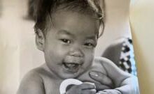 Một gia đình cứu sống và cưu mang trẻ mồ côi trong Chiến tranh Việt Nam