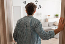 Tại sao con người hay quên việc định làm khi bước qua cửa?