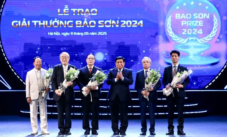 Bốn nhà khoa học giành Giải thưởng Bảo Sơn 2024 Bốn nhà khoa học giành Giải thưởng Bảo Sơn 2024