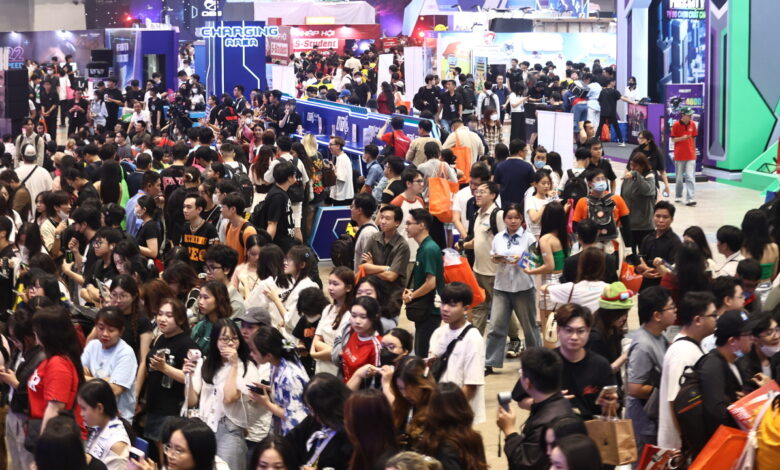 Hơn 10.000 người đổ về Vietnam Gameverse 2025 ngày hai Hơn 10.000 người đổ về Vietnam Gameverse 2025 ngày hai