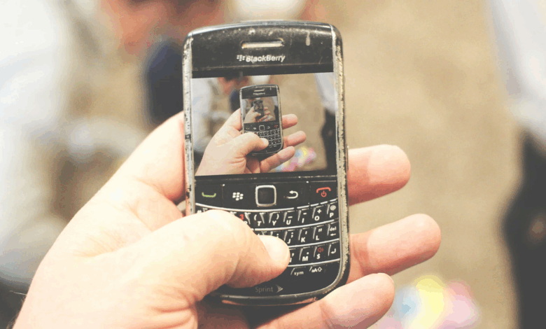 Nhiều Gen Z Mỹ quay lại dùng điện thoại BlackBerry cũ Nhiều Gen Z Mỹ quay lại dùng điện thoại BlackBerry cũ