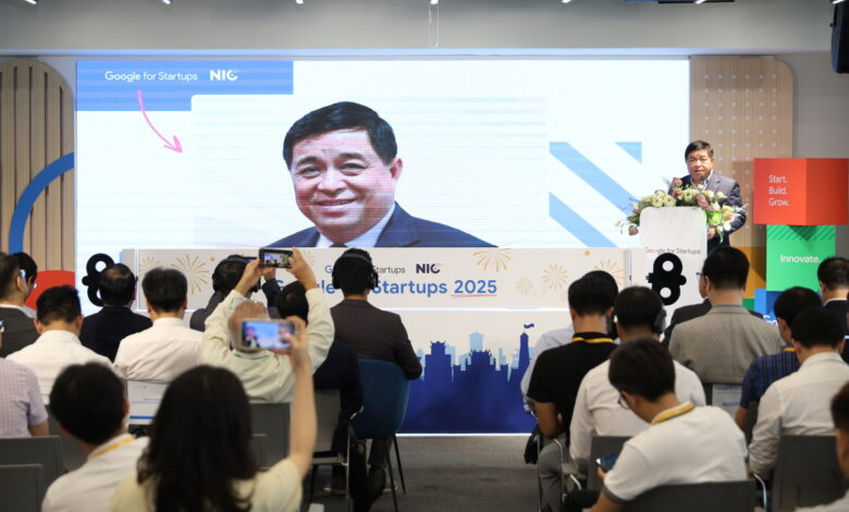 Phó thủ tướng đề nghị Google phổ cập AI cho doanh nghiệp Việt Phó thủ tướng đề nghị Google phổ cập AI cho doanh nghiệp Việt