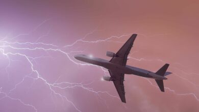 Chuyện gì xảy ra nếu máy bay bị sét đánh giữa không trung?