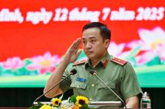 Giám đốc Công an TP HCM Mai Hoàng được thăng cấp lên trung tướng, có đúng quy định? Giám đốc Công an TP HCM Mai Hoàng được thăng cấp lên trung tướng, có đúng quy định?