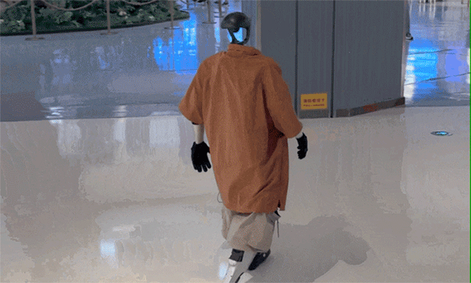 Robot hình người nổi tiếng vì phong cách ‘ông chú’ Robot hình người nổi tiếng vì phong cách ‘ông chú’