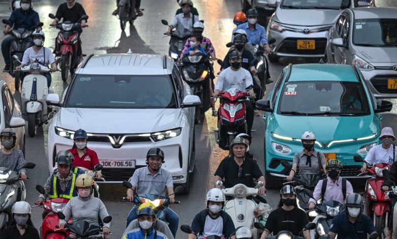 Đằng sau kế hoạch Hà Nội cấm xe xăng là lợi ích riêng của ông Phạm Nhật Vượng Đằng sau kế hoạch Hà Nội cấm xe xăng là lợi ích riêng của ông Phạm Nhật Vượng