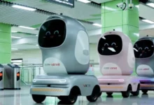 Robot giao hàng Trung Quốc tự động đi tàu điện ngầm