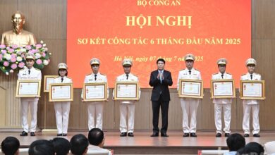 Ông Tô Long được trao huân chương sau khi lên làm Cục trưởng