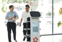 Robot hỗ trợ người dân làm thủ tục hành chính ở TP HCM