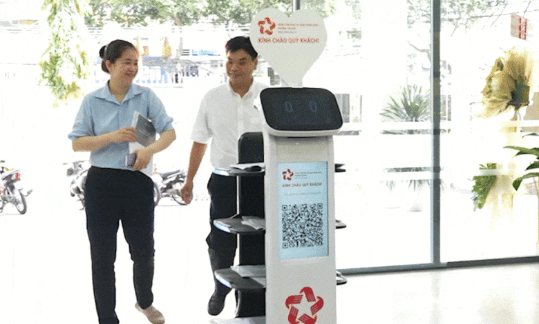 Robot hỗ trợ người dân làm thủ tục hành chính ở TP HCM Robot hỗ trợ người dân làm thủ tục hành chính ở TP HCM