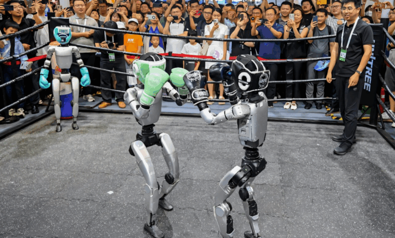 Robot hình người phản ánh tham vọng AI của Trung Quốc Robot hình người phản ánh tham vọng AI của Trung Quốc