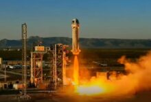 Tàu Blue Origin chở tỷ phú tiền ảo lên rìa vũ trụ