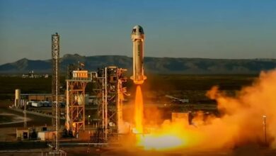 Tàu Blue Origin chở tỷ phú tiền ảo lên rìa vũ trụ