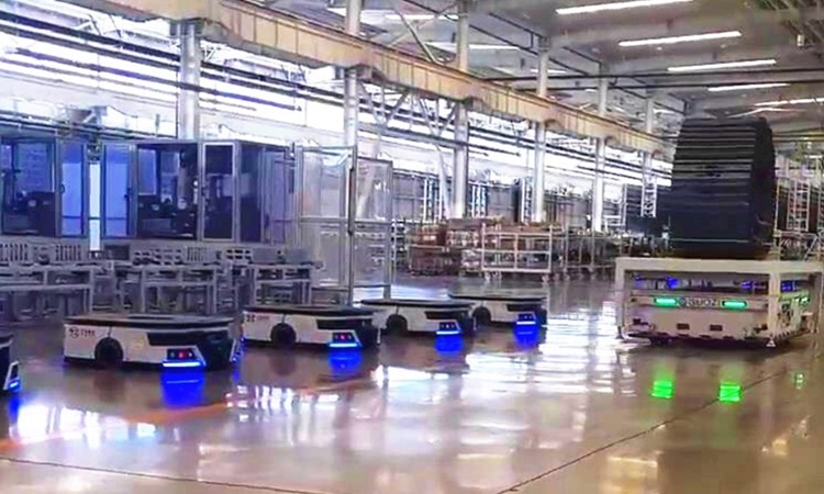 200 robot tự điều hành sản xuất máy xúc
