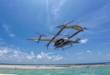 Máy bay điện 2 tấn của Trung Quốc giao hàng ngoài khơi