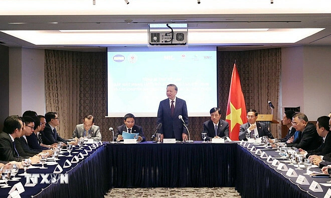 Tổng Bí thư gặp các chuyên gia Việt Nam về đổi mới sáng tạo tại Hàn Quốc