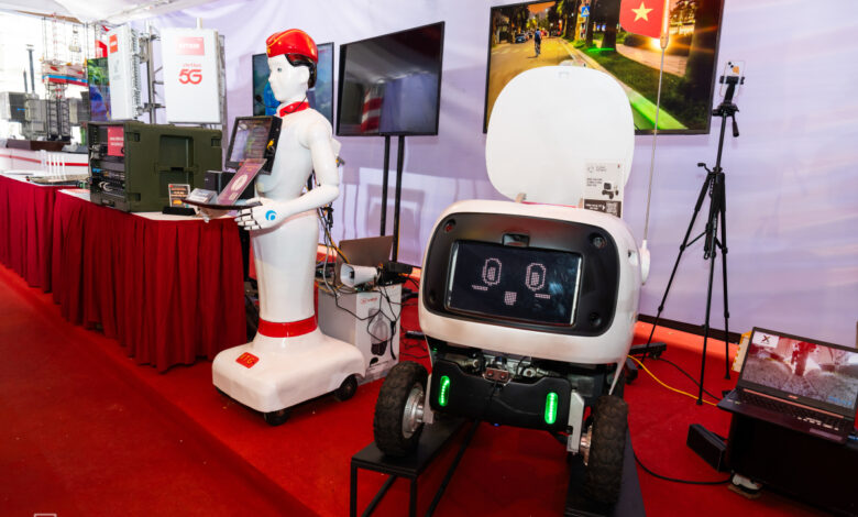 Robot, chip, máy bay UAV quy tụ trong triển lãm Make in Viet Nam
