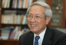 GS Đỗ Trung Tá kể về quyết định giúp điện thoại xa xỉ thành đồ ‘giắt cạp quần nông dân’
