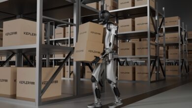 Robot hình người Trung Quốc có thể đi thẳng gối