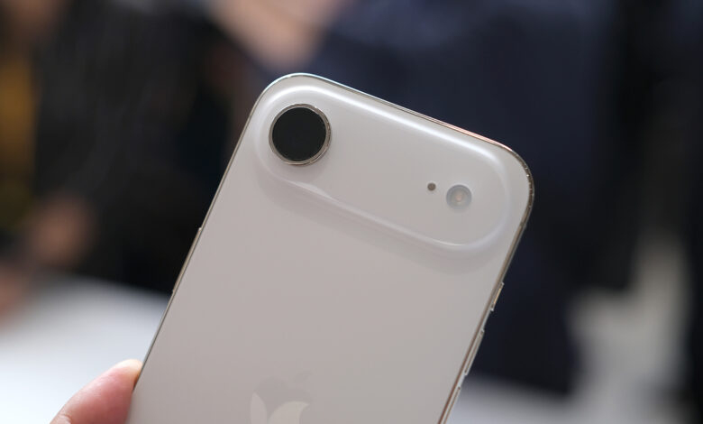 Lỗi lạ trên camera iPhone Air và 17 Pro