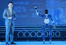 Robot hình người khen MC AI4VN 2025 điển trai