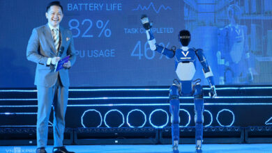 Robot hình người khen MC AI4VN 2025 điển trai