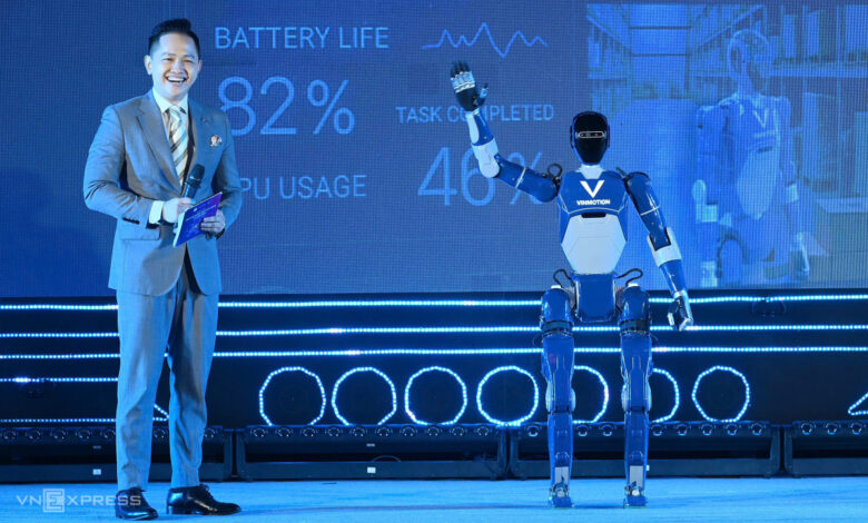 Robot hình người khen MC AI4VN 2025 điển trai
