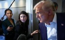 Tổng thống Trump không loại trừ khả năng tái tranh cử nhiệm kỳ ba, nhưng nói sẽ không ‘khôn lỏi’ Tổng thống Trump không loại trừ khả năng tái tranh cử nhiệm kỳ ba, nhưng nói sẽ không ‘khôn lỏi’