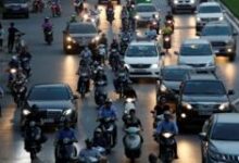 Hà Nội cấm xe xăng, Nhật Bản cảnh báo công nhân có thể mất việc làm