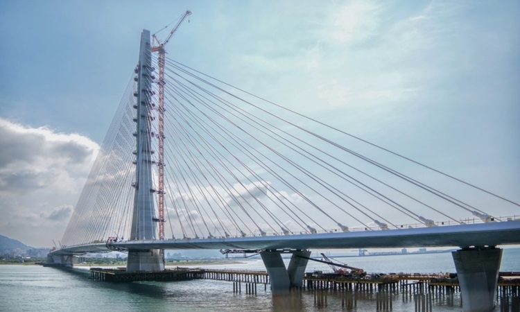 Cầu dây văng bất đối xứng dài nhất thế giới Cầu dây văng bất đối xứng dài nhất thế giới